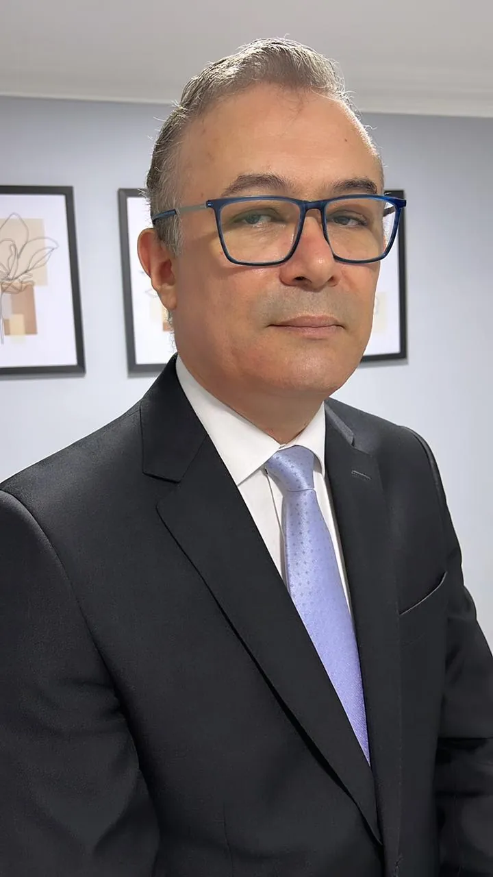 Valdir de Almeida Rodrigues, Advogado